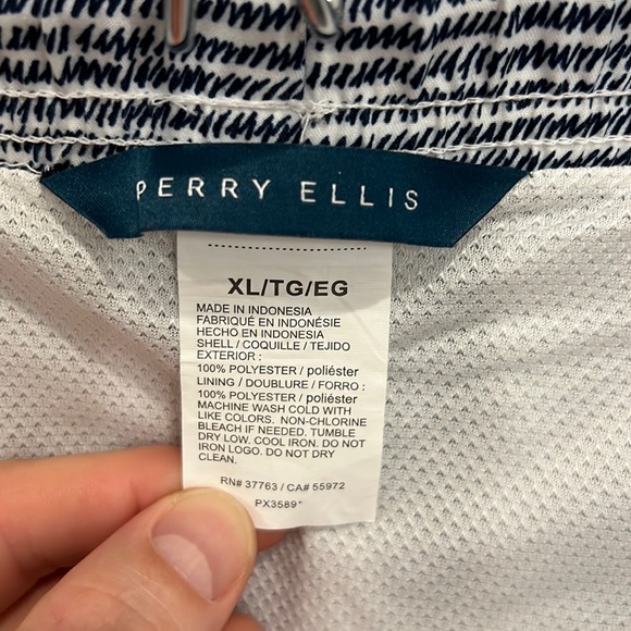 Perry Ellis swim trunks - Picture 3 of 6